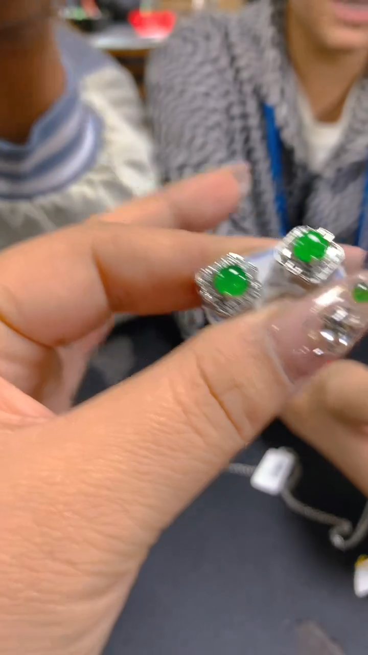 【闪购商品】翡翠耳饰未镶嵌0414304467多样性发其一