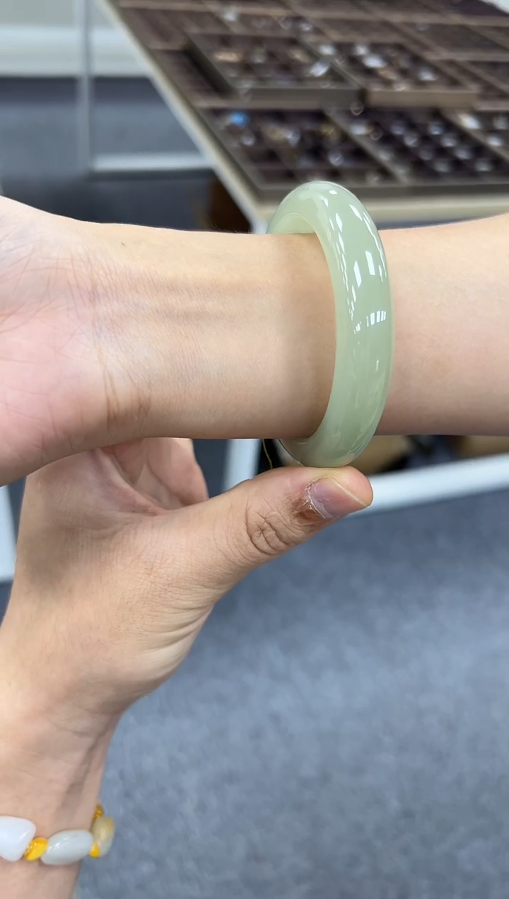 未镶嵌手镯和田玉54  832