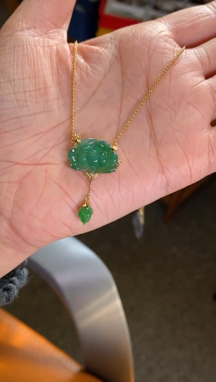 颈饰18K金镶嵌翡翠16710
