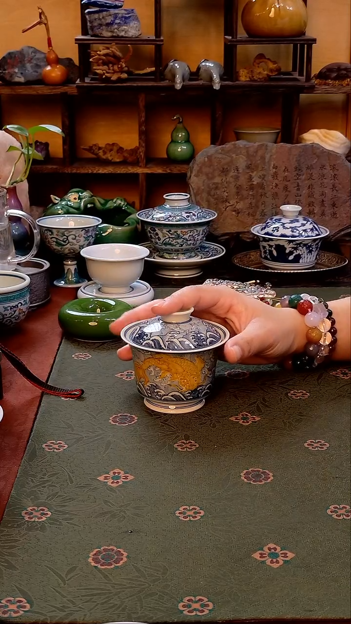 【手工手绘釉里金双鱼盖碗】