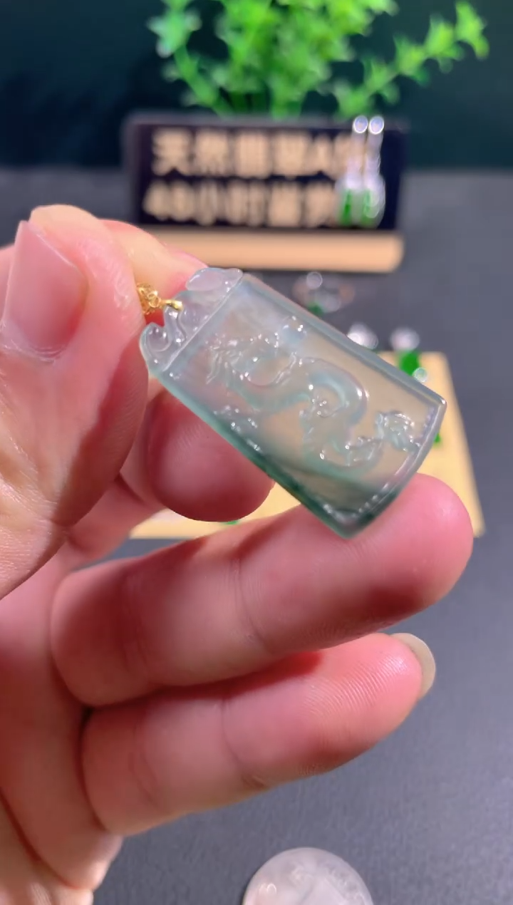 【闪购商品】翡翠颈饰18K金镶嵌翡翠