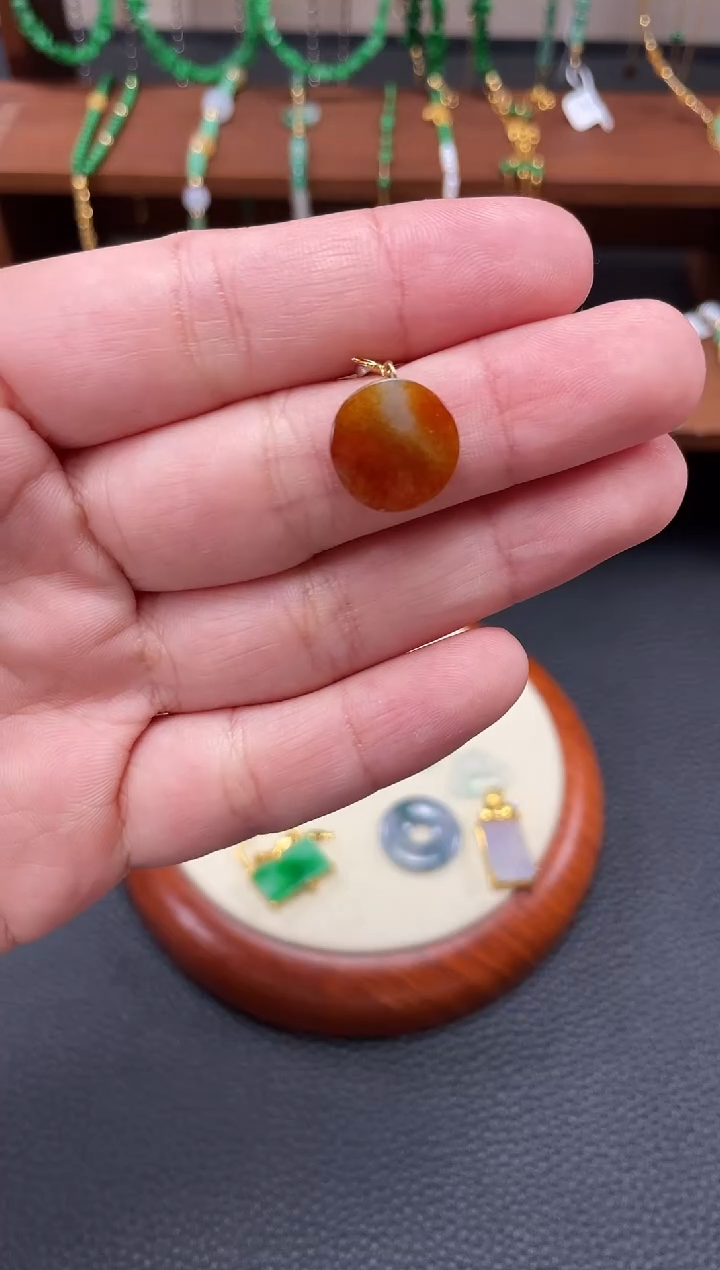 【闪购商品】翡翠吊坠(不含链)18K金镶嵌一个   P430