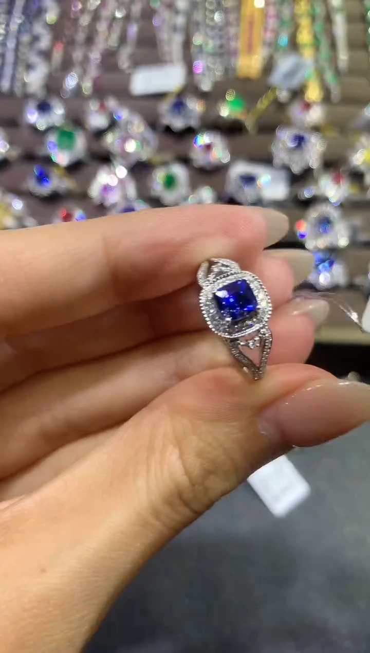 【闪购商品】蓝宝石戒指18K金镶嵌a414      