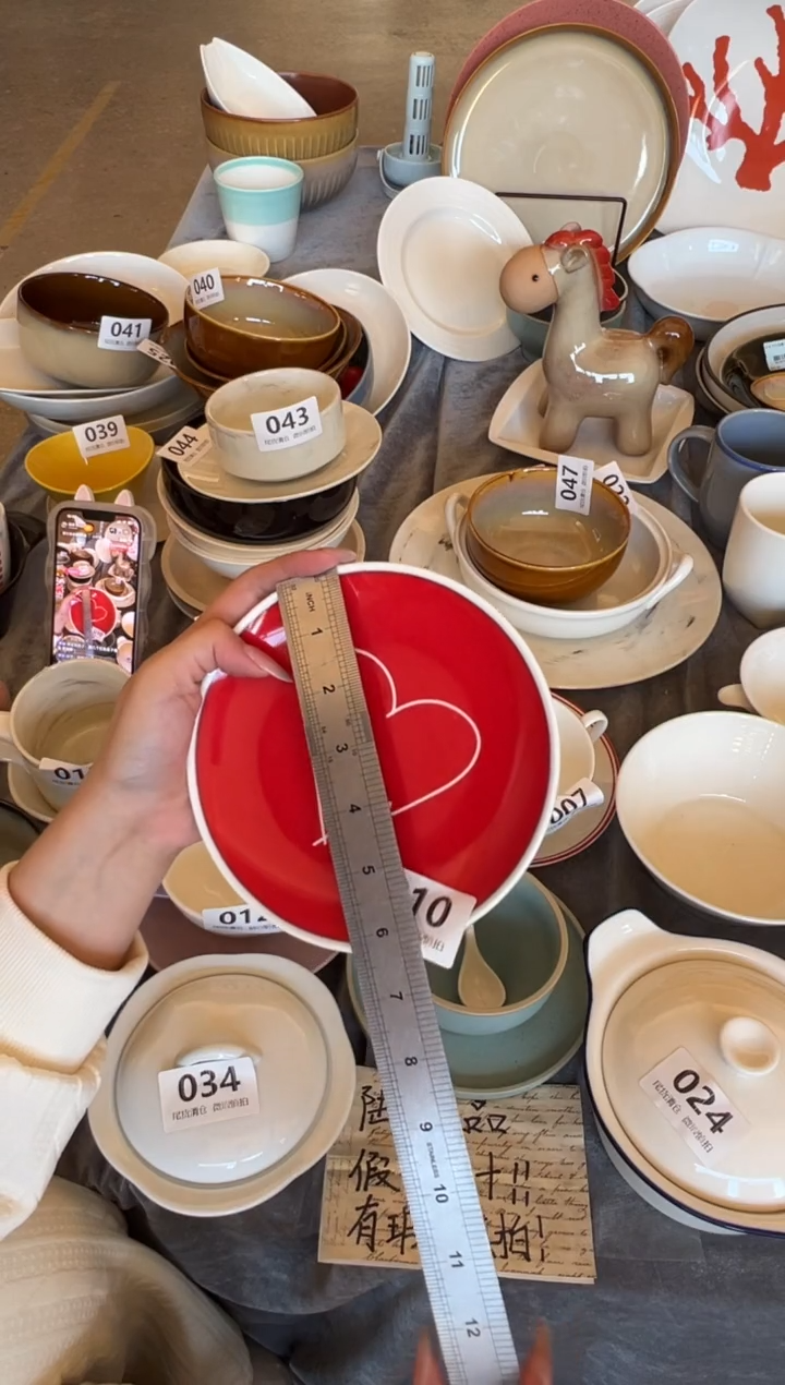 新骨瓷010瑕疵红色桃心6,25寸骨碟