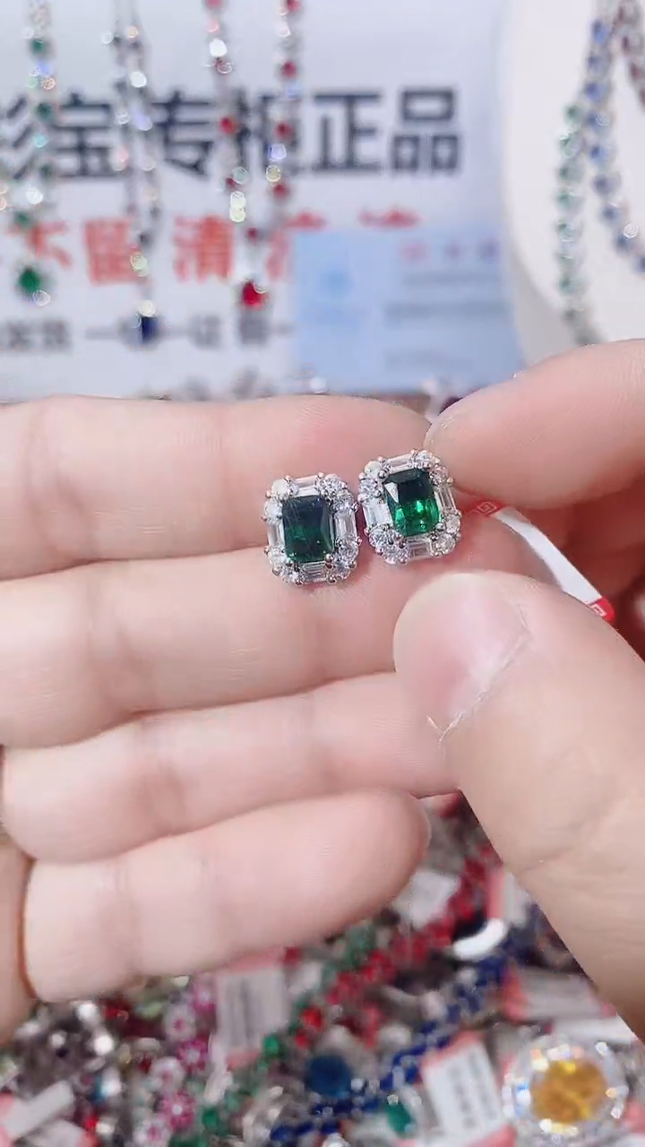 未镶嵌耳饰祖母绿  