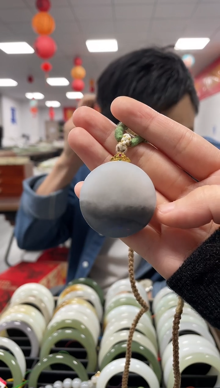 18K金镶嵌和田玉挂件青花牌挂件一件