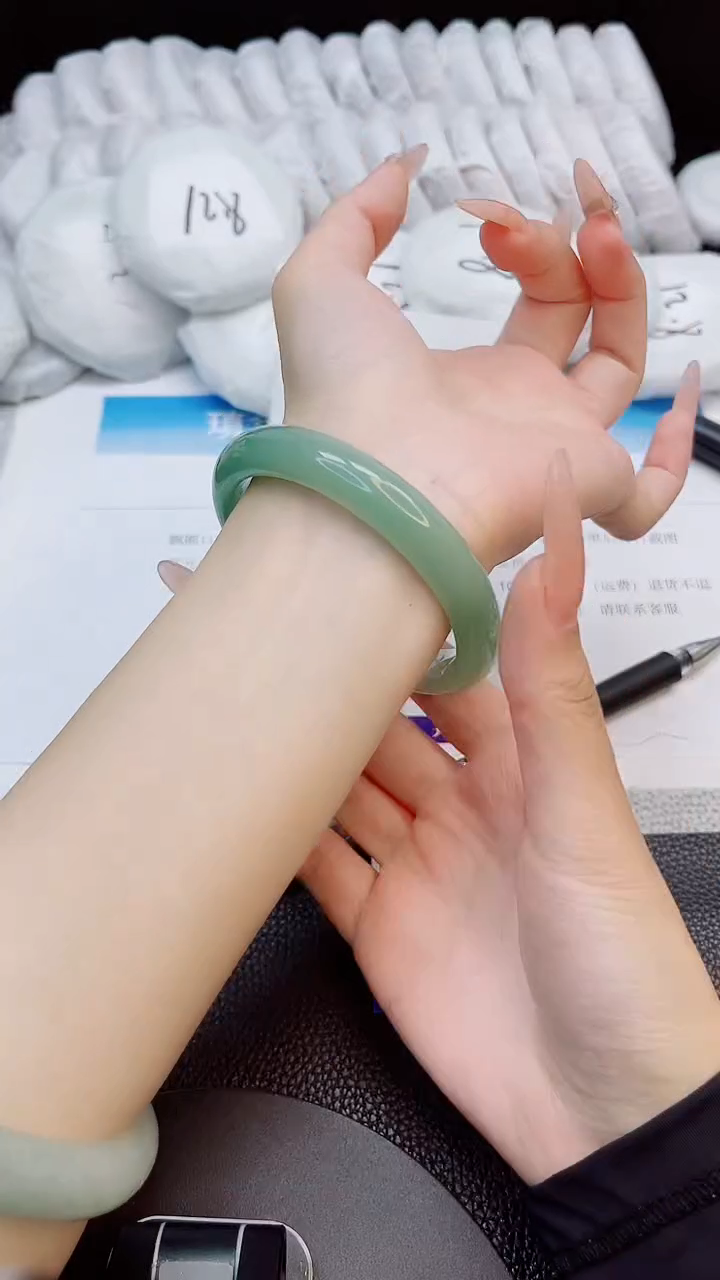 未镶嵌手镯石英质玉128-57.3