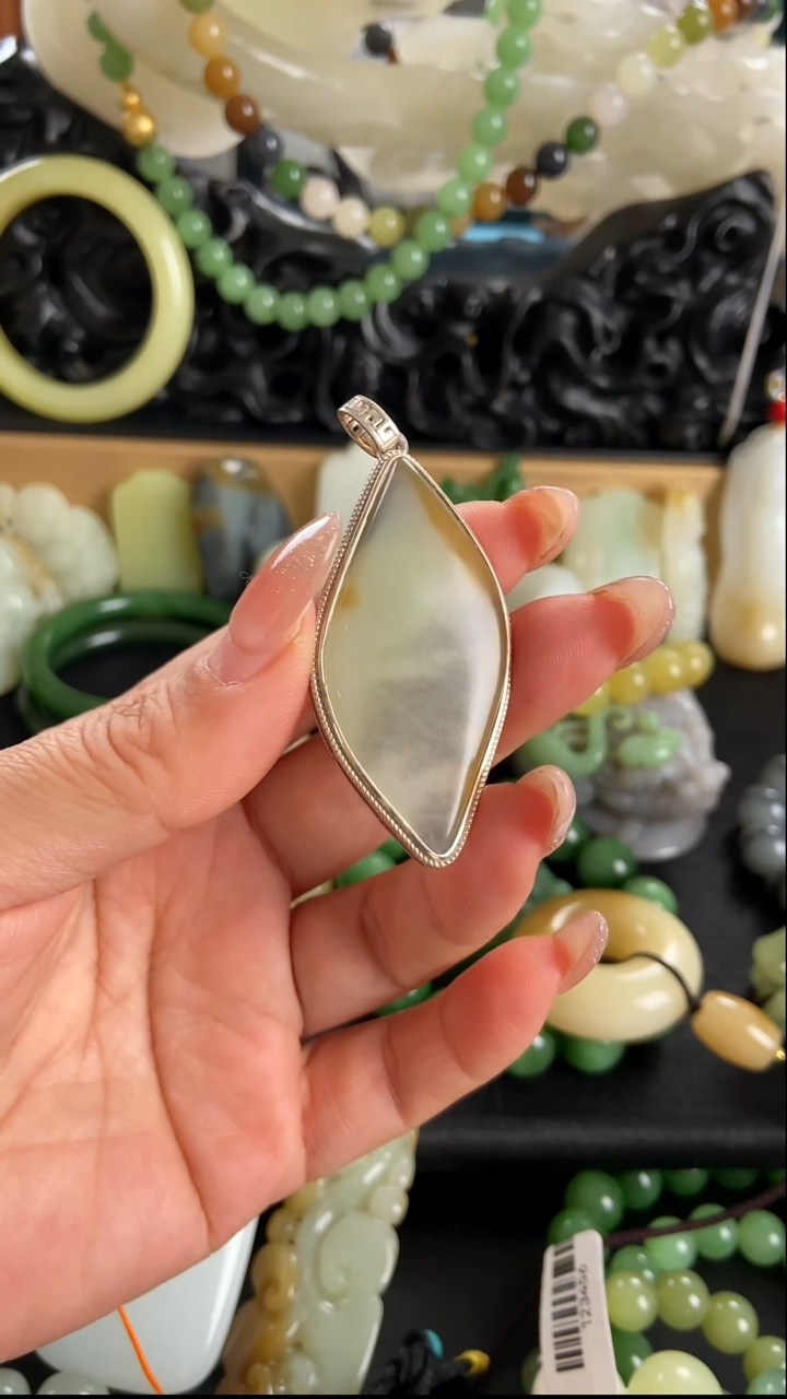 未镶嵌手链和田玉吊坠