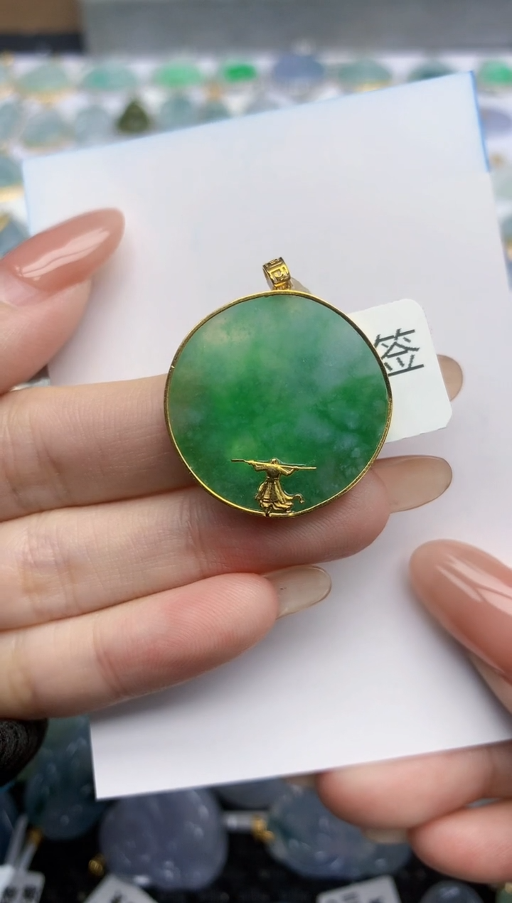 【闪购商品】翡翠挂件18K金镶嵌天然翡翠A货