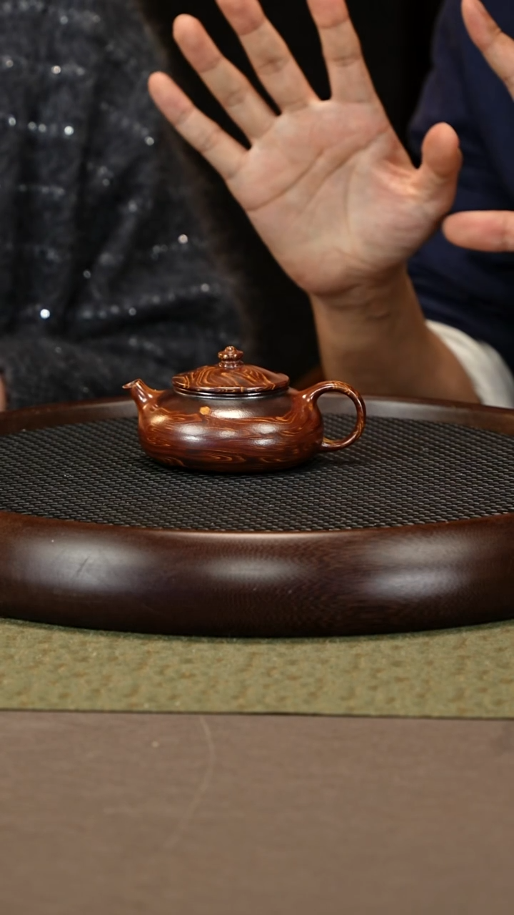 茶壶紫砂30 姚玲香 龙山古乌泥绞泥 寒江170cc