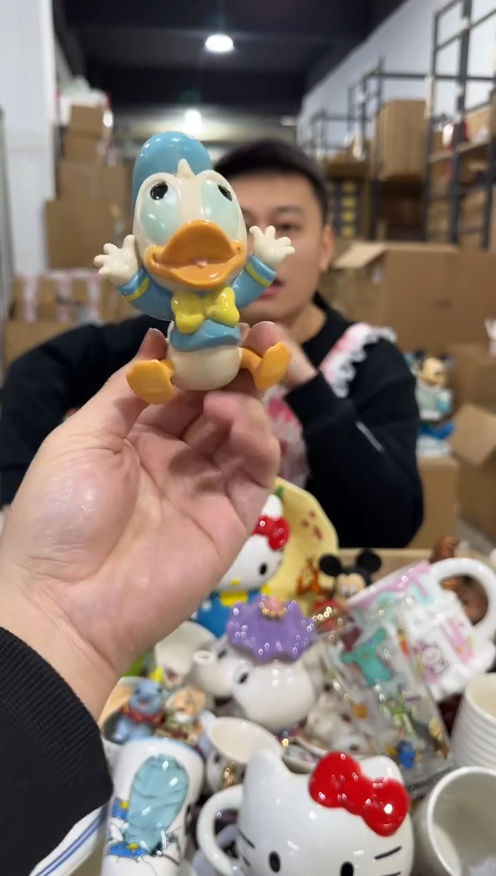 瓷片中古唐老鸭摆件