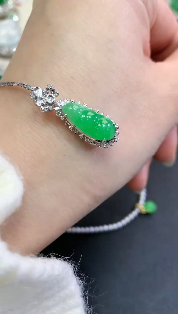 【闪购商品】翡翠颈饰18K金镶嵌B49