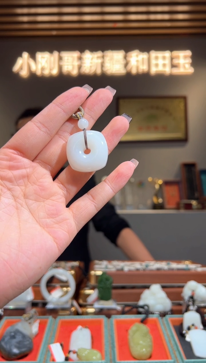 颈饰未镶嵌和田玉1