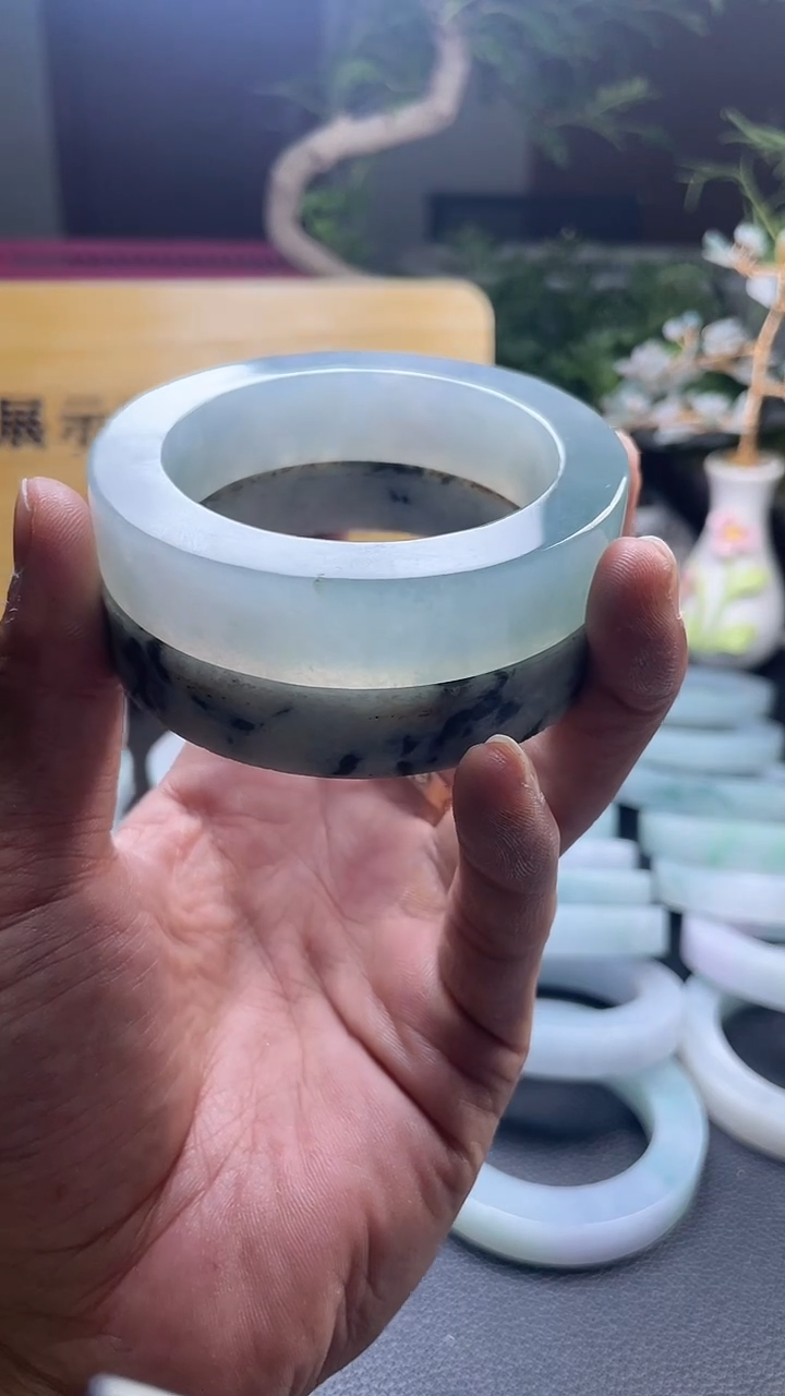 定制翡翠手镯未镶嵌温****?发一件