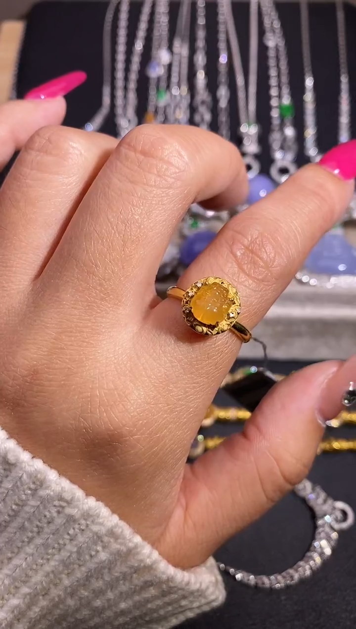 颈饰18K金镶嵌翡翠戒指