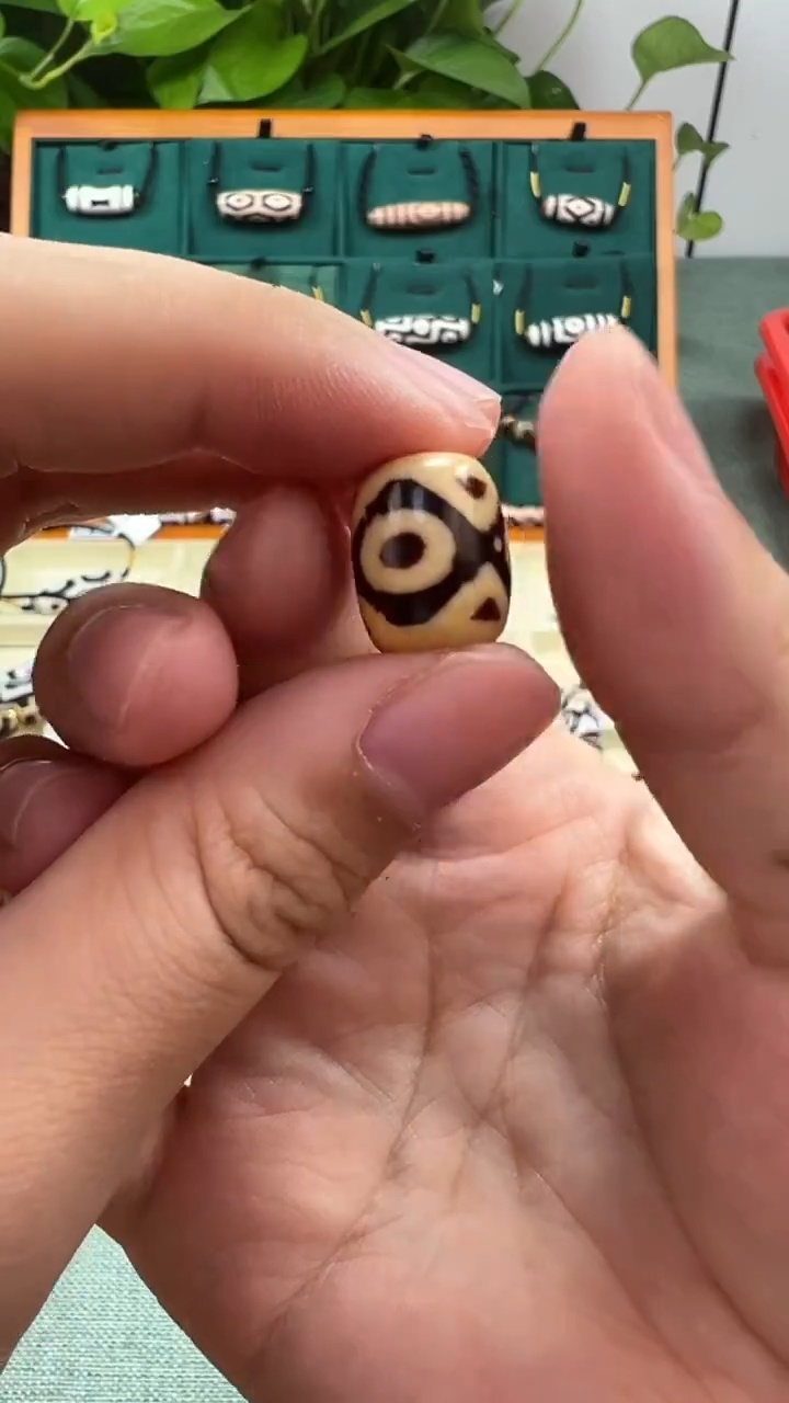玛瑙/玉髓（覆膜）颈饰未镶嵌5.(微瑕随机发货)