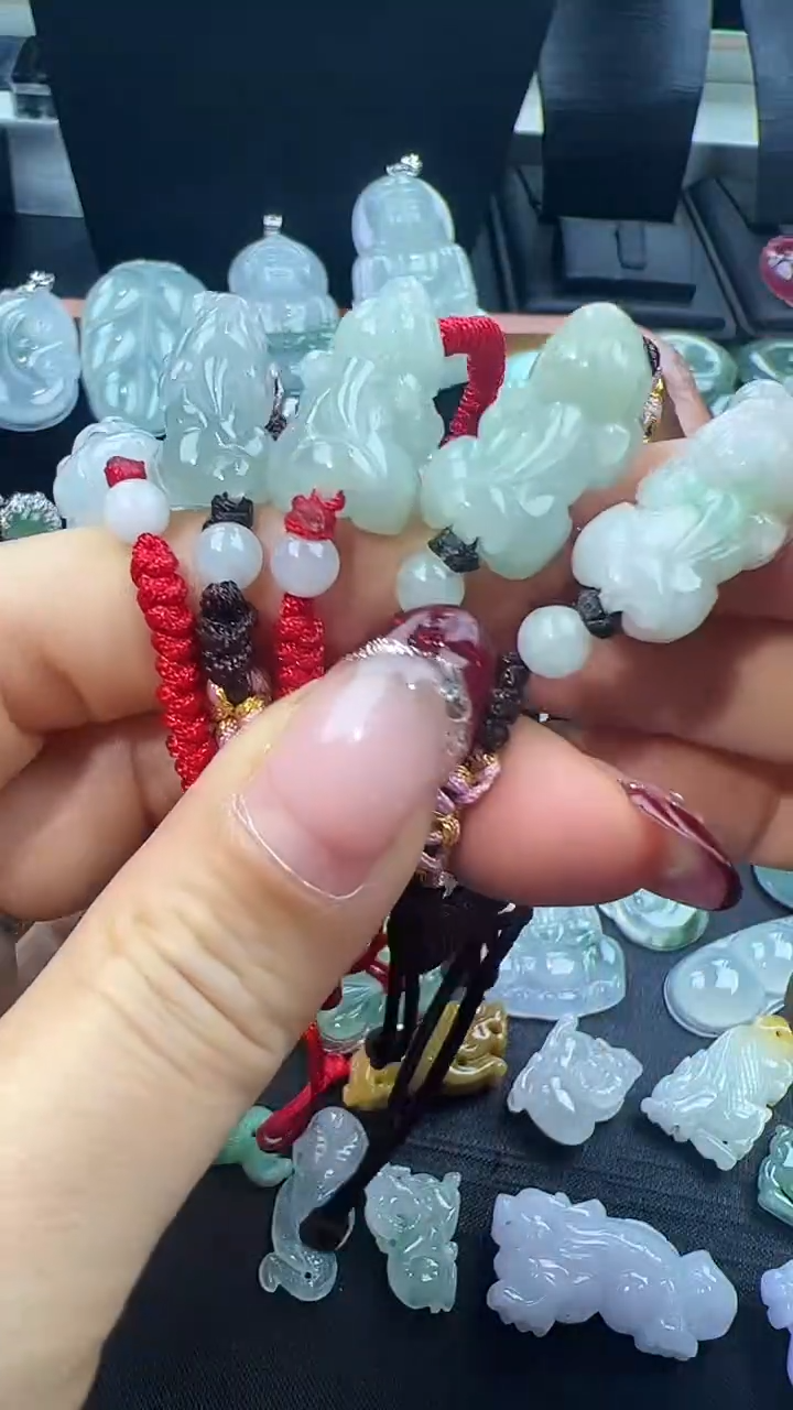 【闪购商品】翡翠挂件未镶嵌貔貅手串多样性发其一