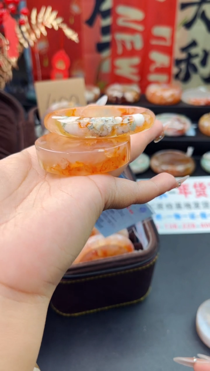 【闪购商品】石英质玉手镯未镶嵌赠送镯心（55圈口）