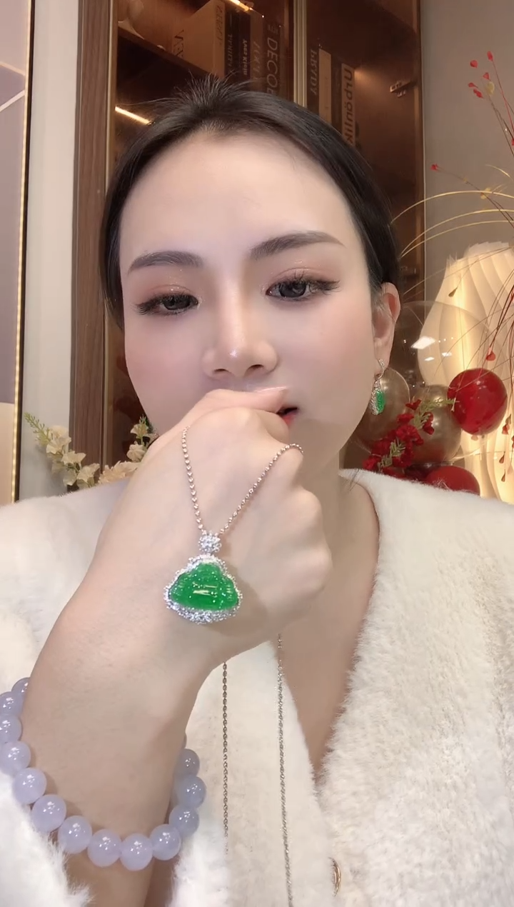 【闪购商品】翡翠吊坠(不含链)18K金镶嵌D72