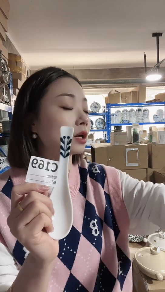 【闪购商品】瓷片日本进口蓝枫林系列17cm汤勺两只