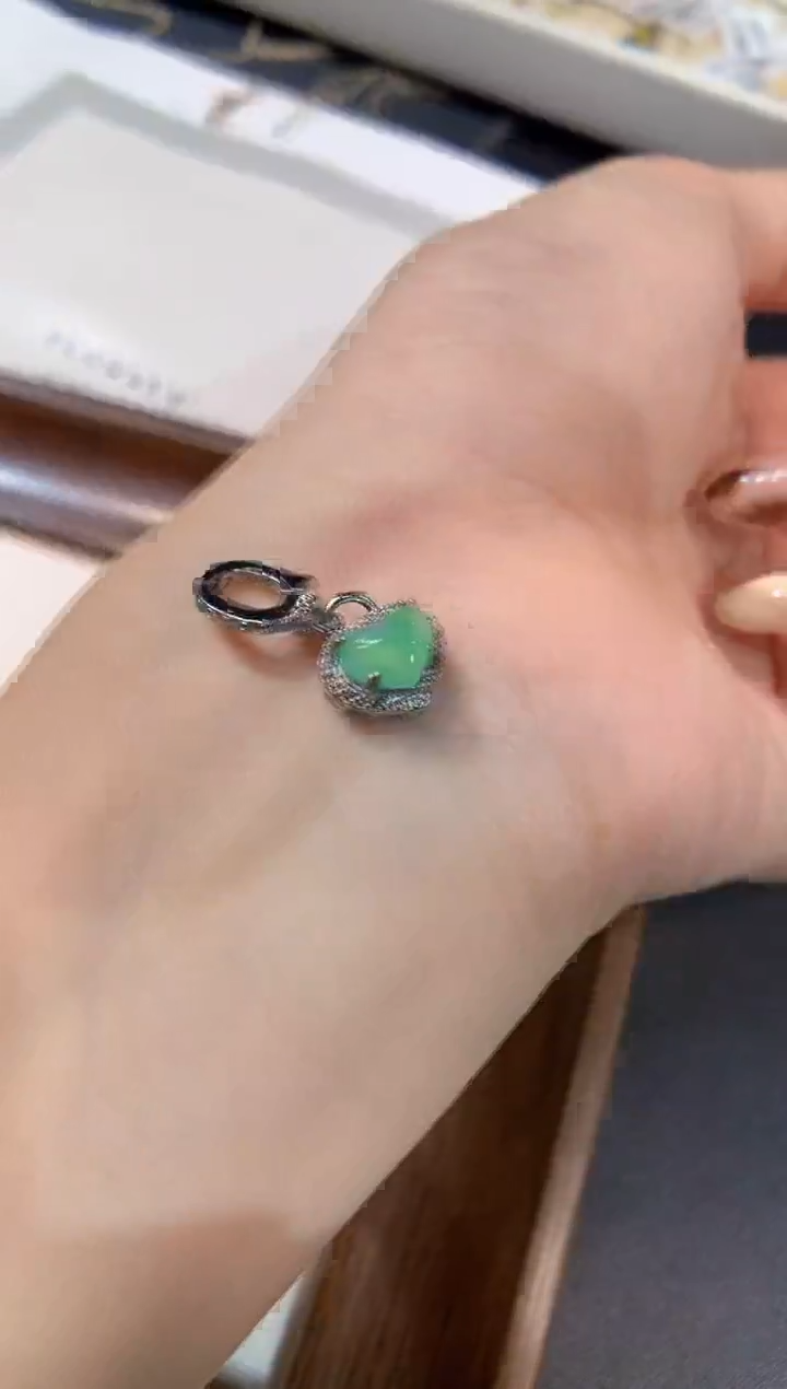 颈饰银S925镶嵌翡翠爱心