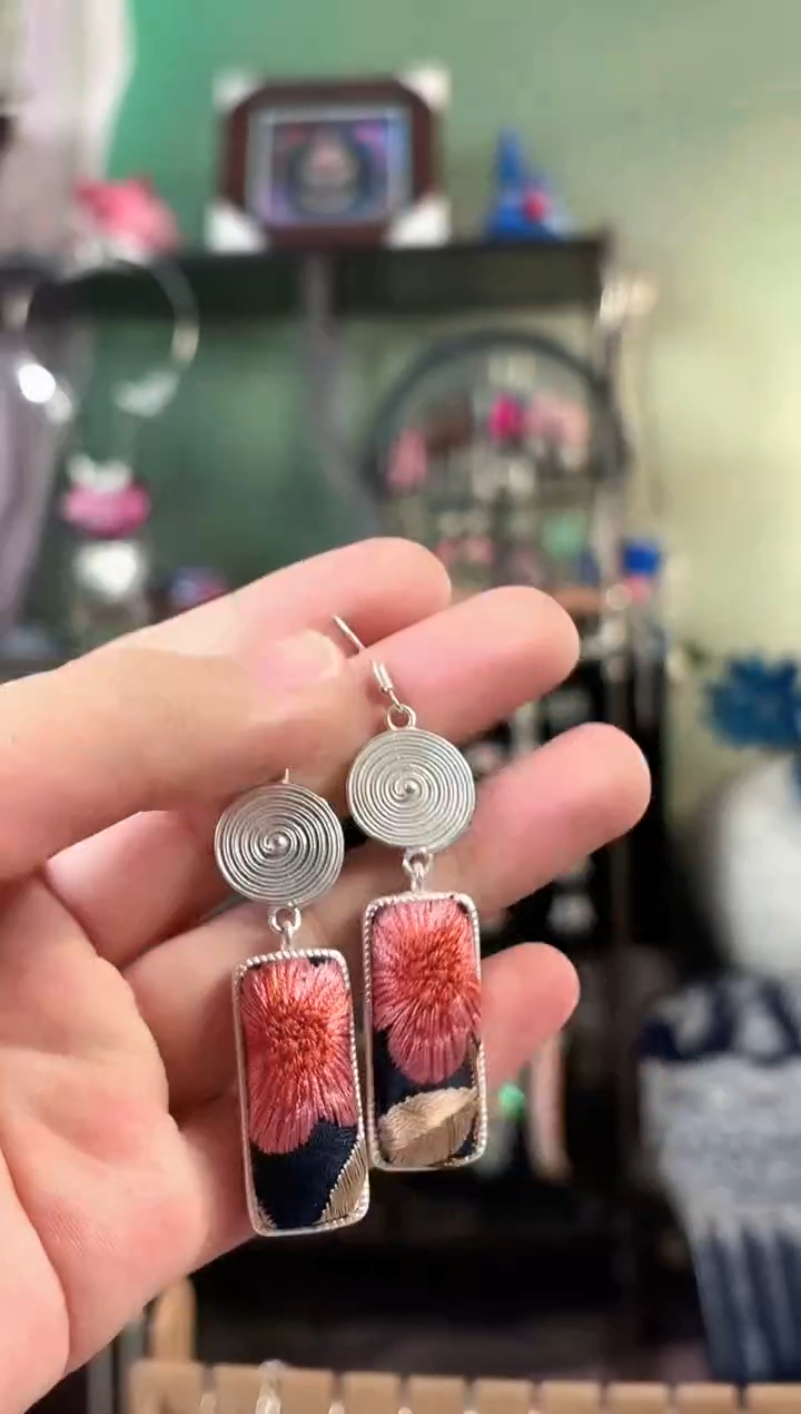 公***财彩云南阁非遗老绣饰品090