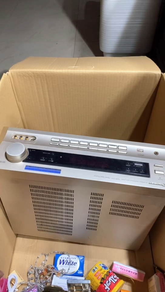 8新中古商品，瑕疵品，不保好坏。774