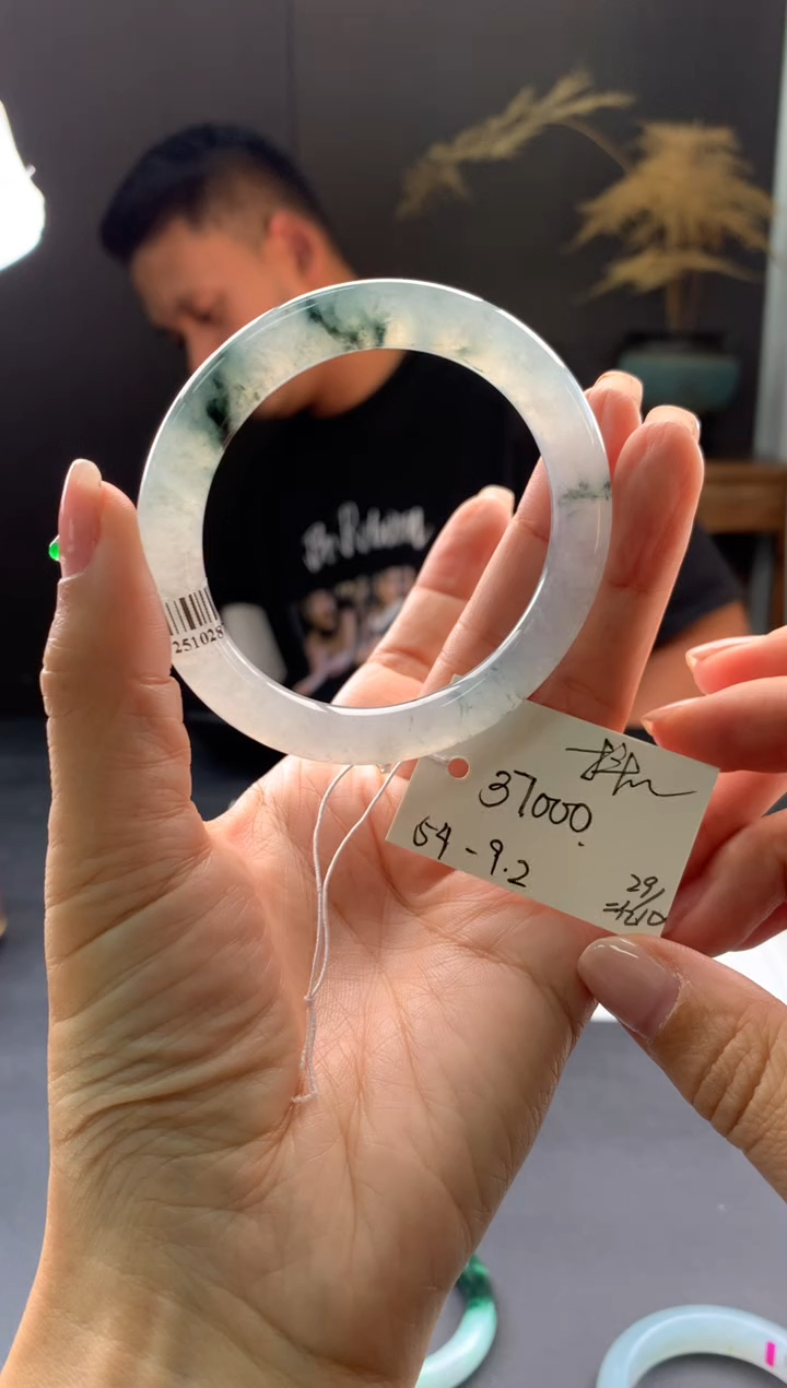 未镶嵌手镯翡翠抖*?翡翠手镯 下单联系小耳机#