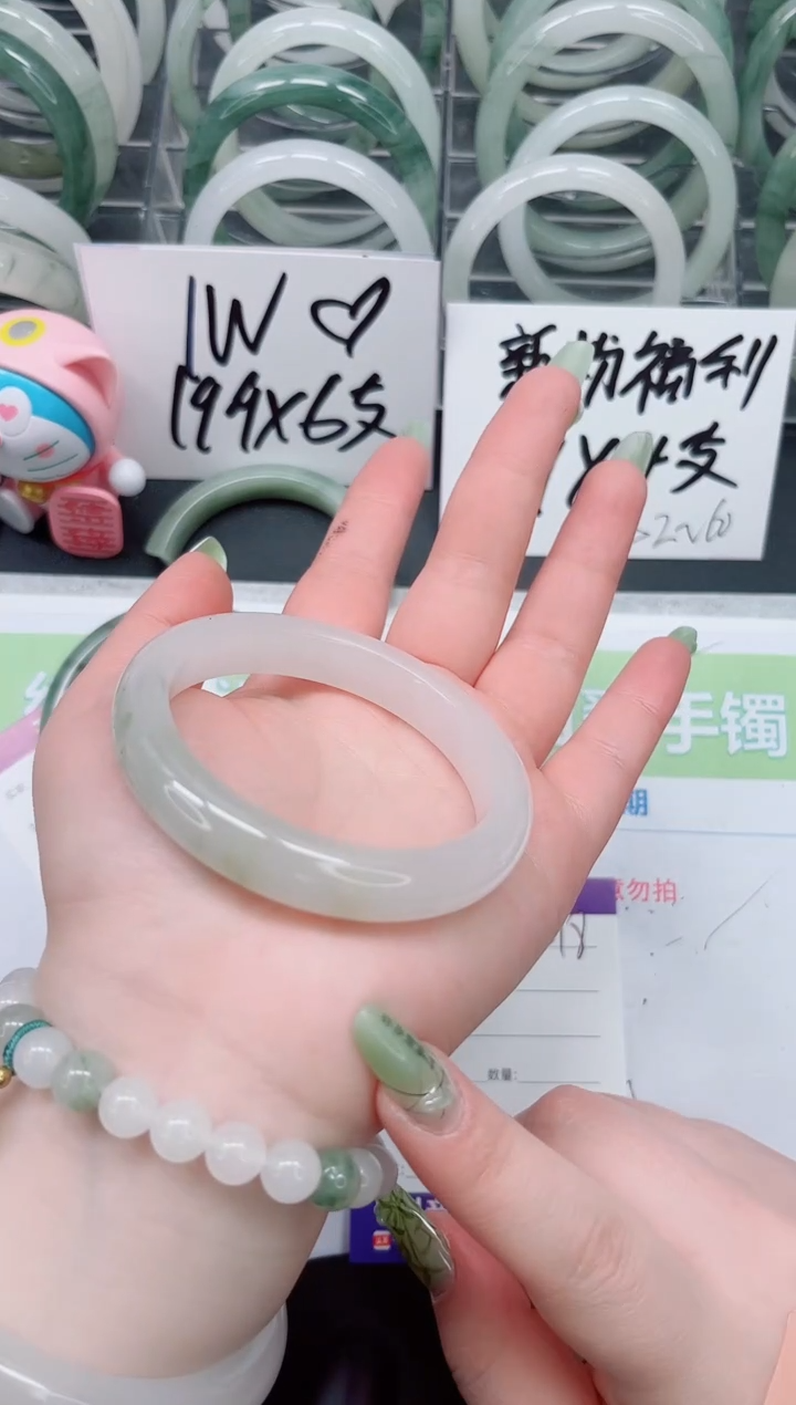 【闪购商品】石英质玉手镯合金a218