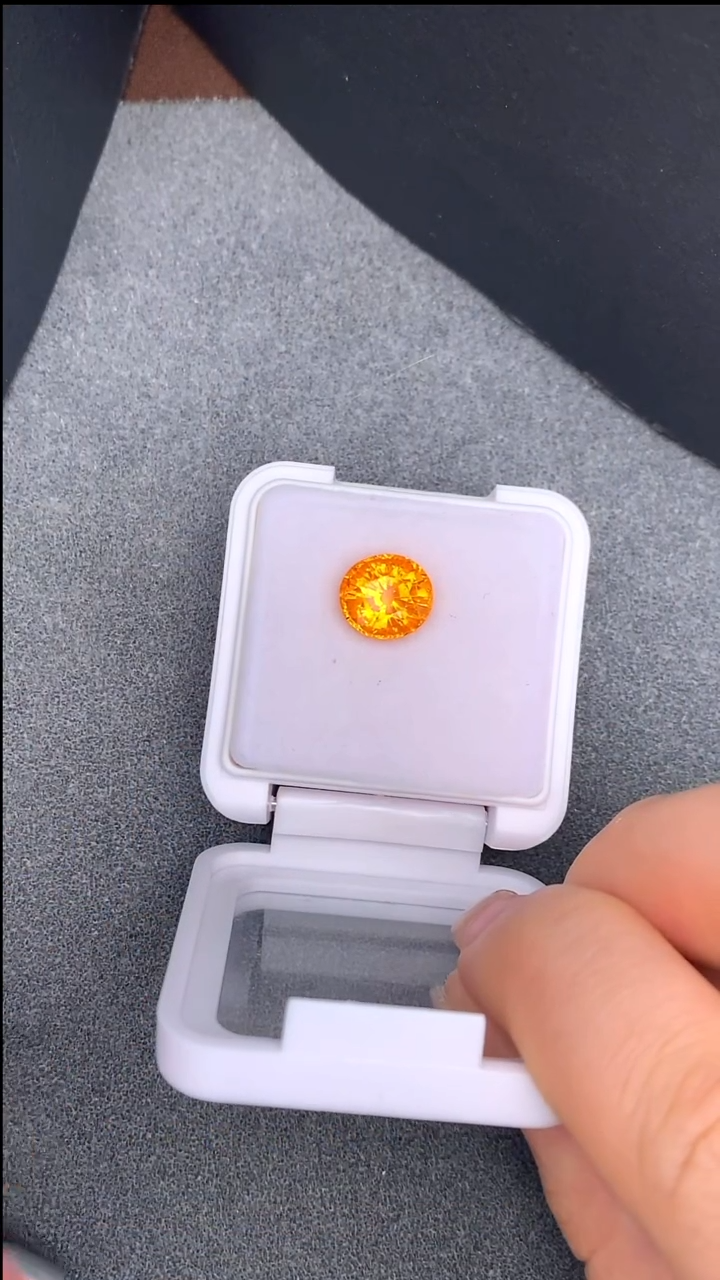 【闪购商品】石榴石无未镶嵌5.48克拉