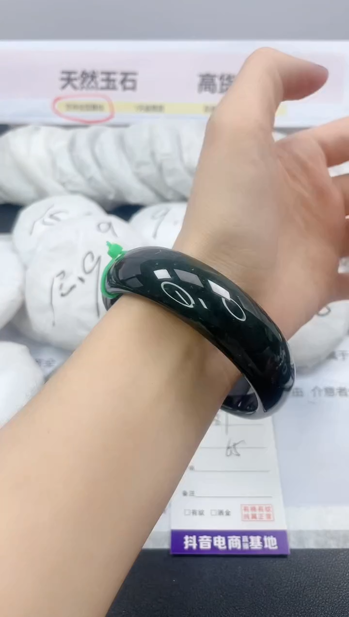 【闪购商品】石英质玉手镯未镶嵌387/65