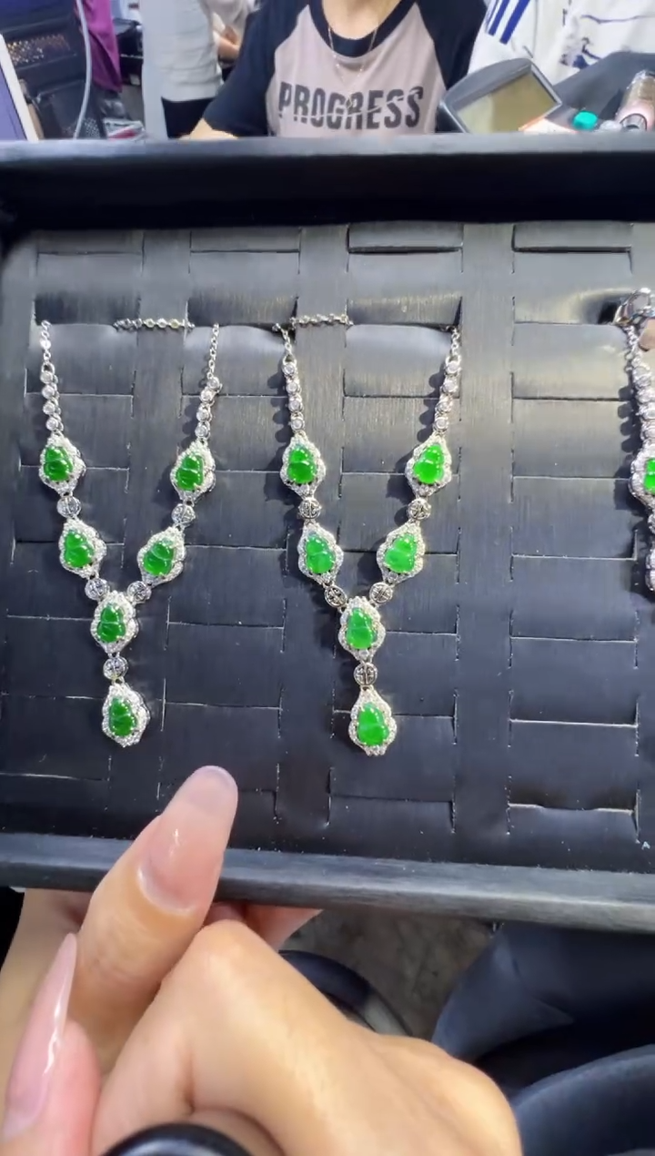 定制翡翠未镶嵌项链商品多样性发货1
