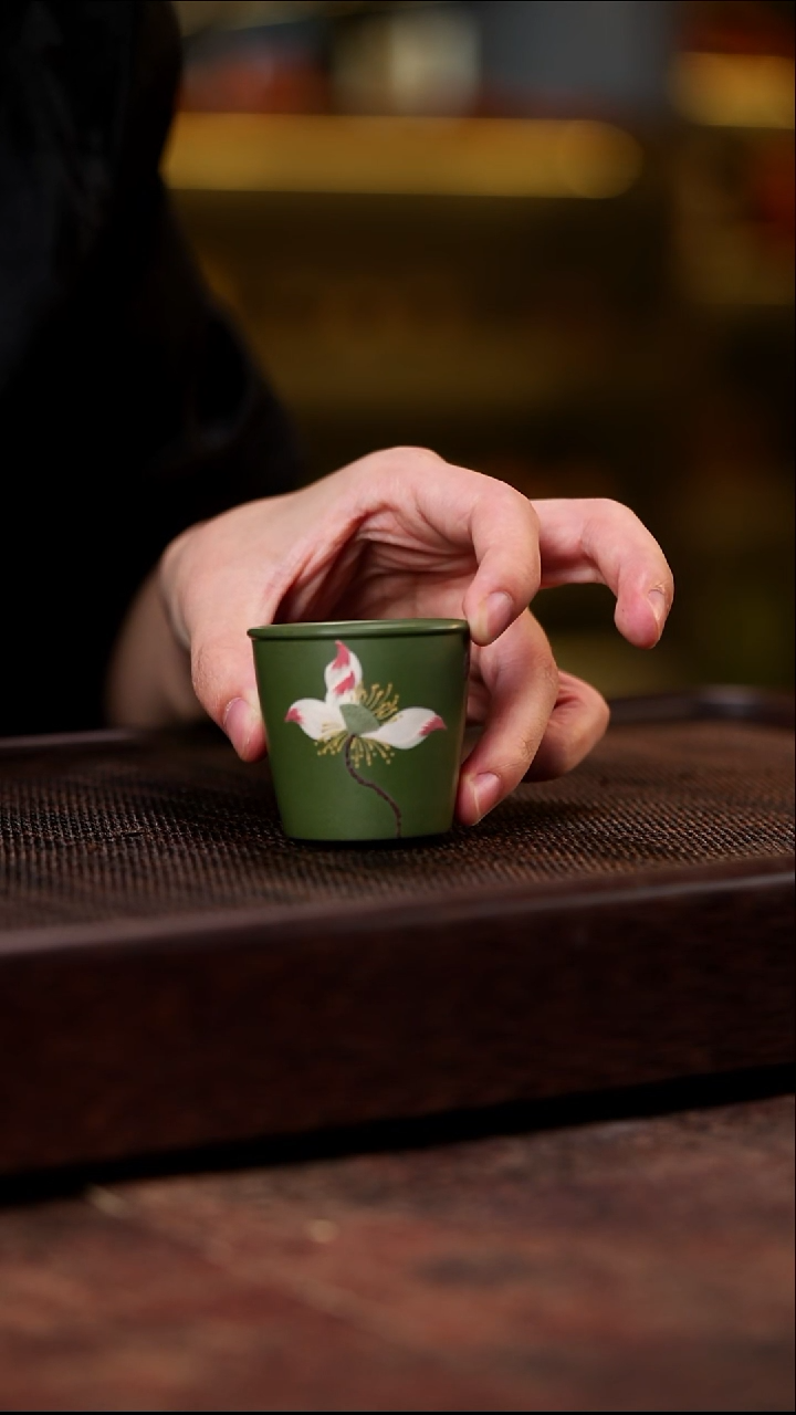 紫砂周边绿泥泥绘杯