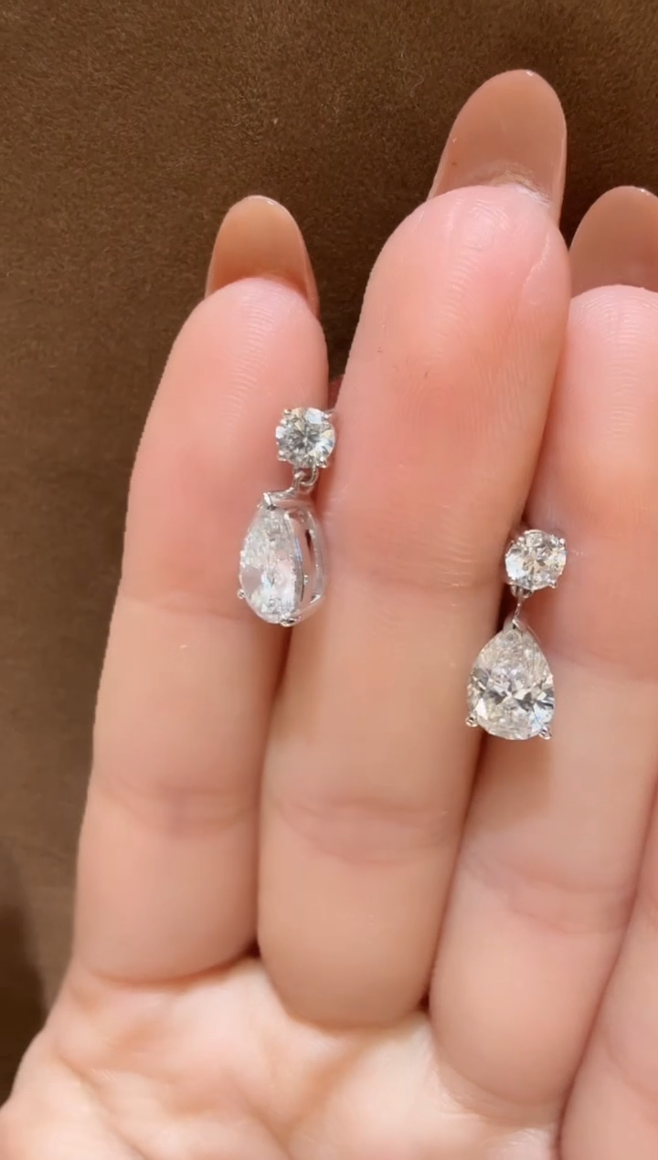 18K金镶嵌实验室培育钻石耳饰@@耳钉白水滴1卡圆钻水滴+