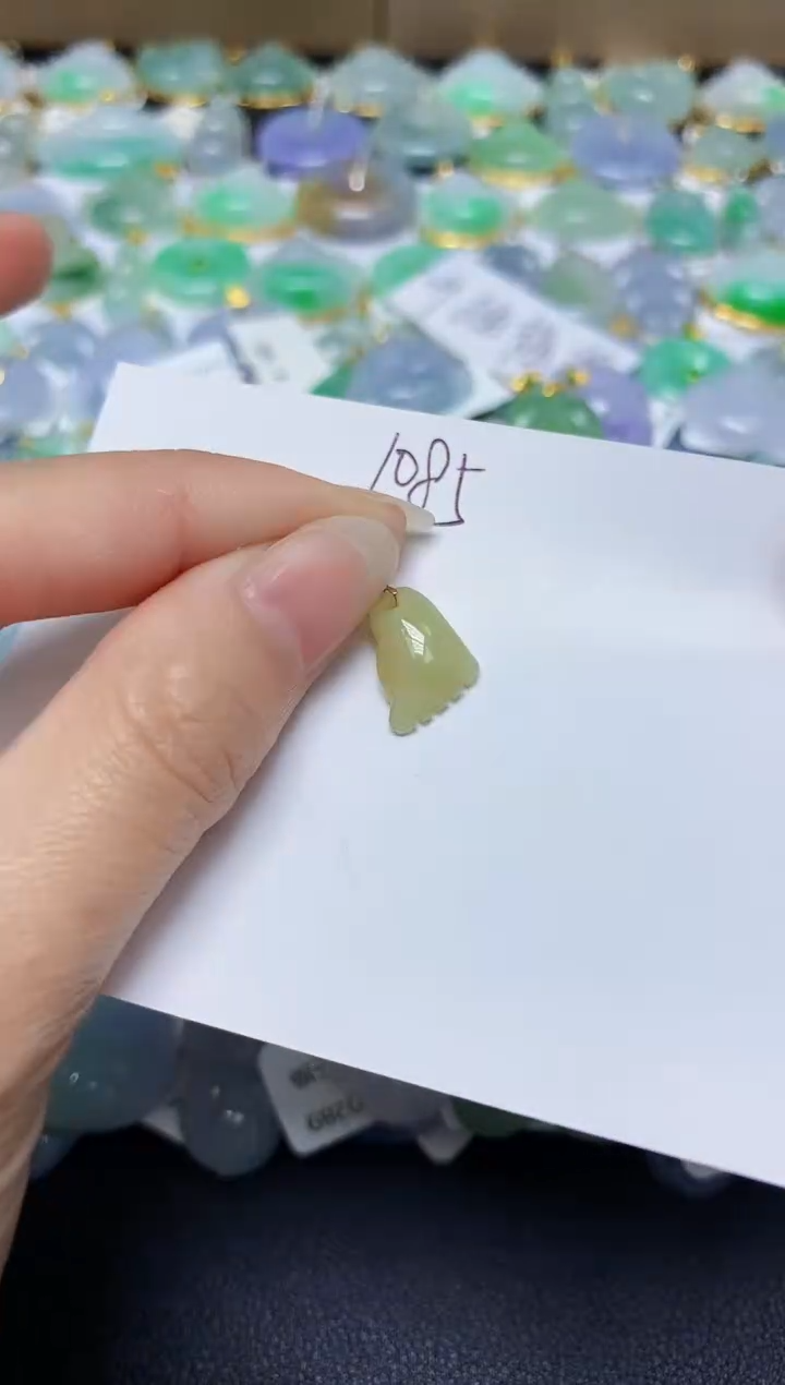 翡翠未镶嵌颈饰 天然翡翠A货