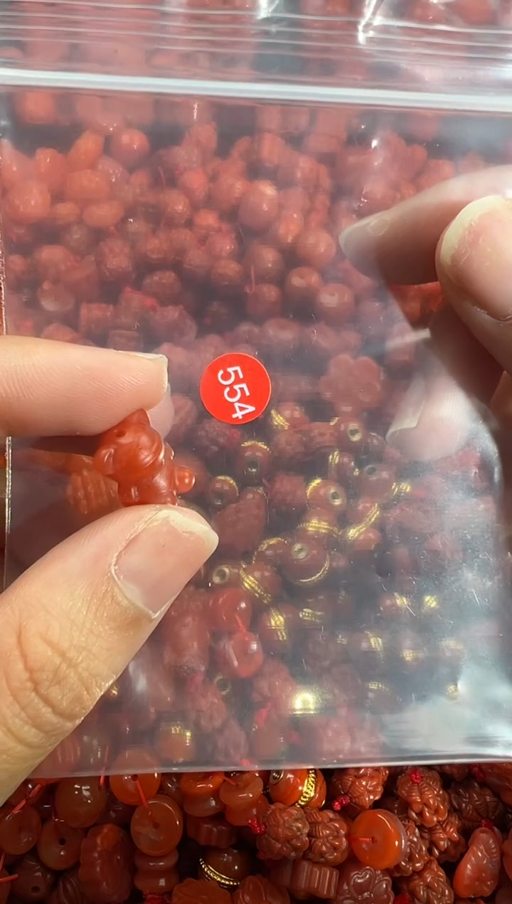 南红玛瑙未镶嵌颈饰1