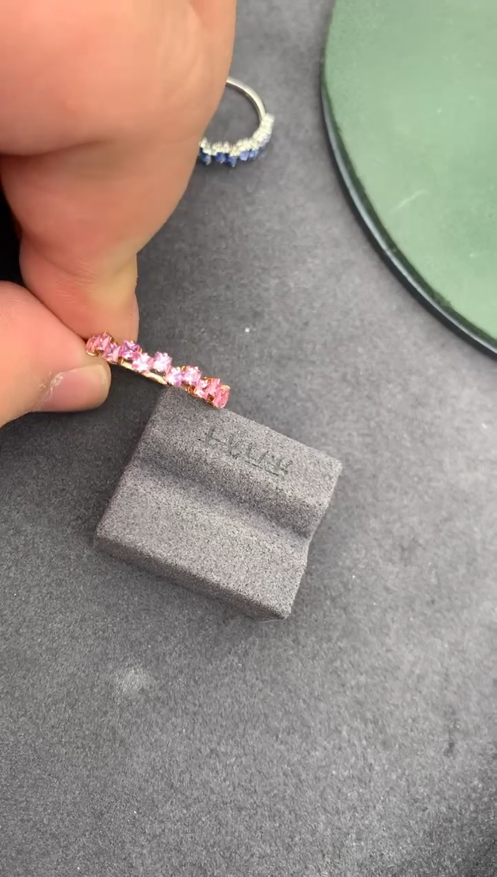 戒指彩色蓝宝石18K金镶嵌粉蓝宝排戒 定制 AC