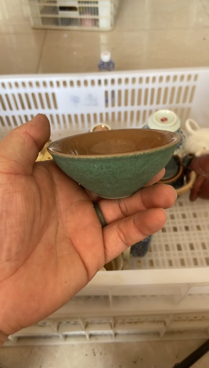 摄影的产品有使用过的痕迹有点脏介意勿拍