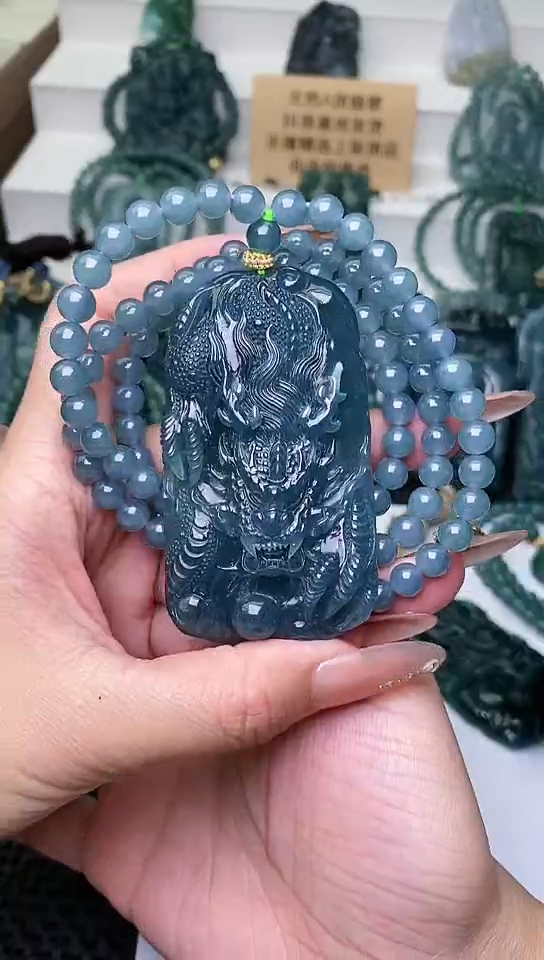 颈饰未镶嵌翡翠 