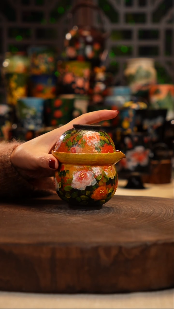 油画    釉下彩  宝瓶