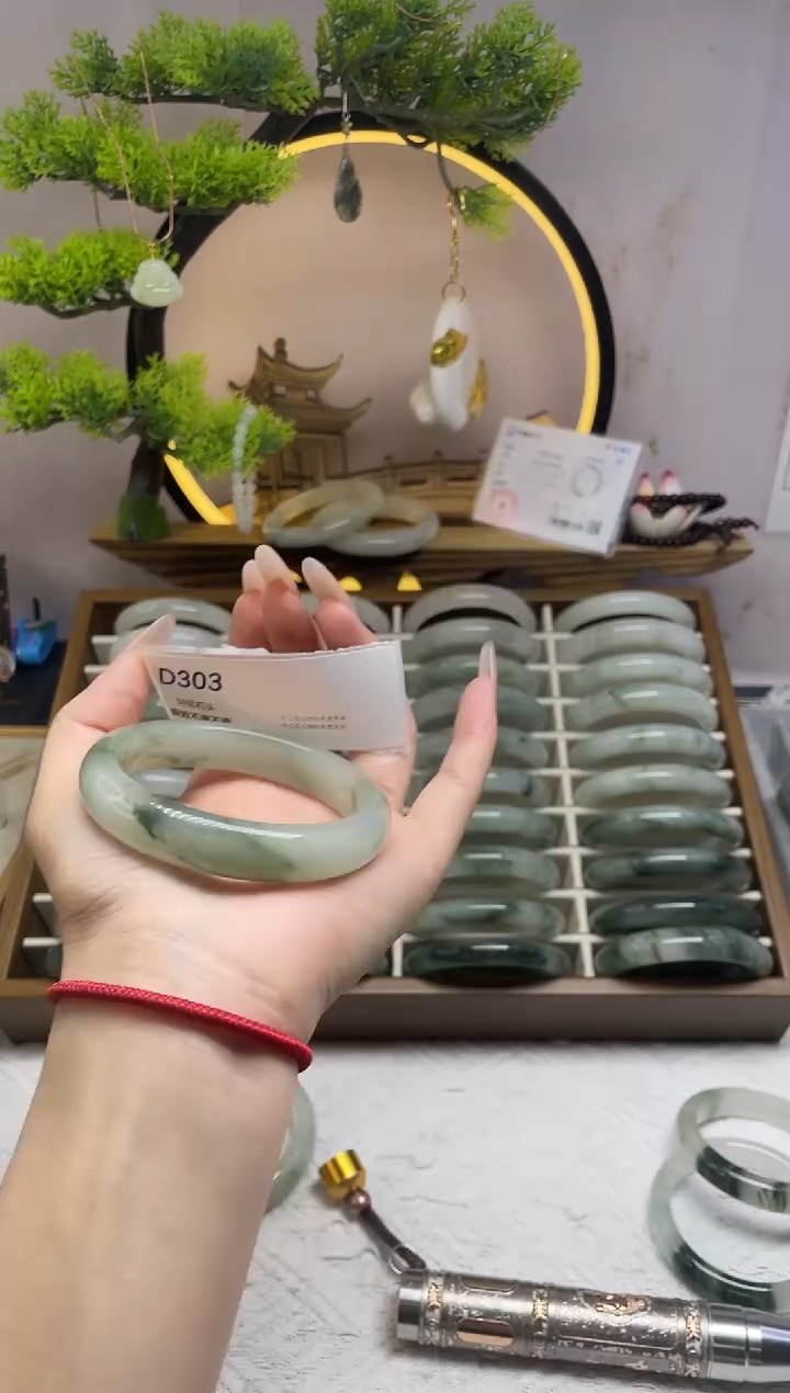 未镶嵌手镯石英质玉瑕D303