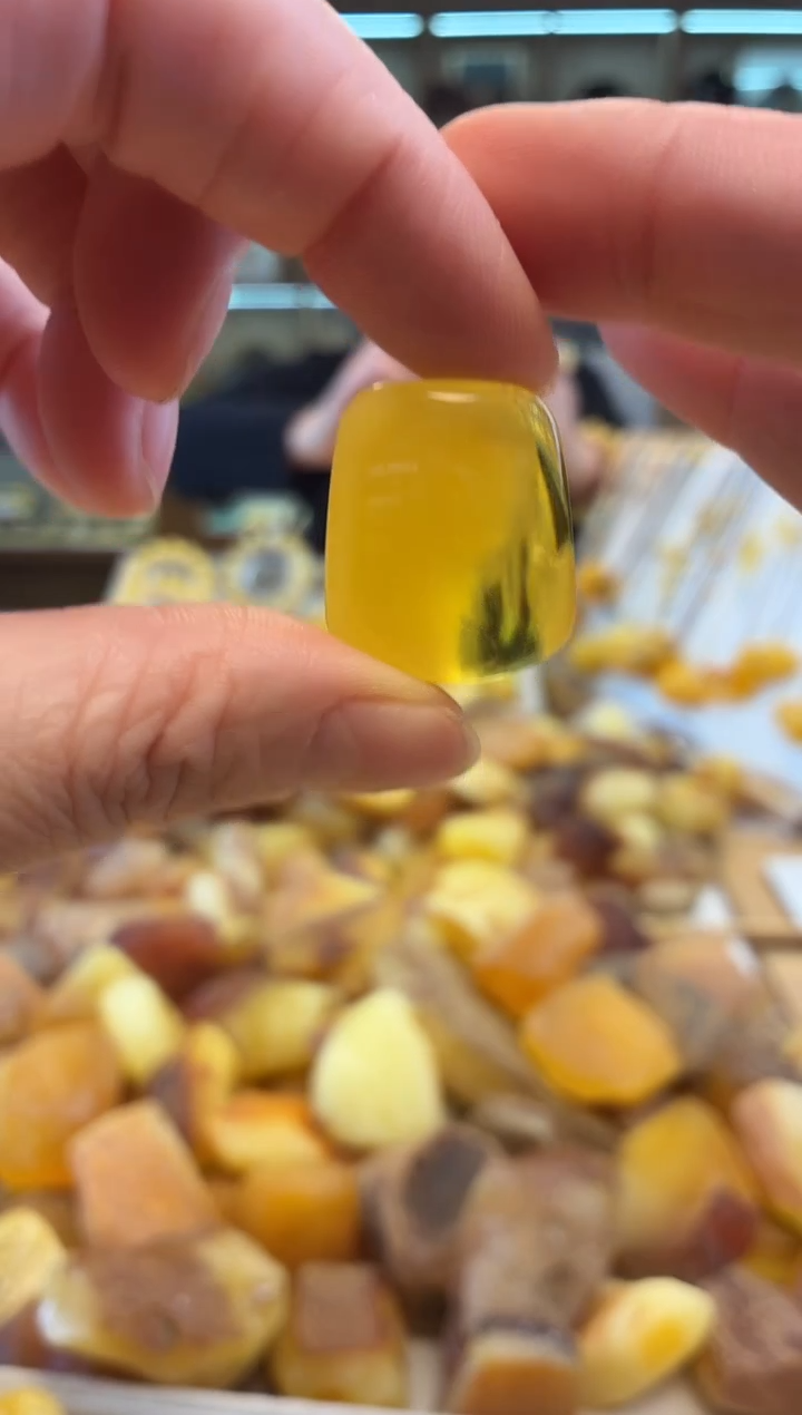 未镶嵌定制琥珀天然蜜蜡现场打磨蜜蜡牌子含扣头皮带