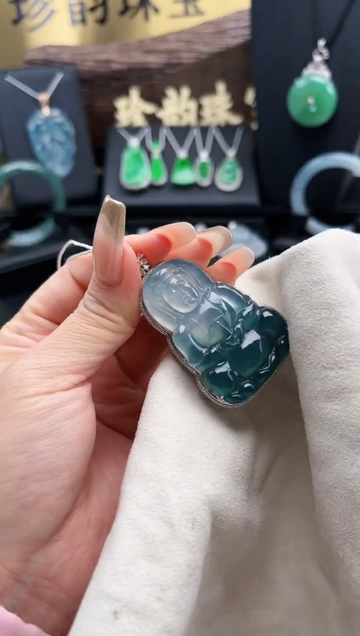 【闪购商品】翡翠颈饰18K金镶嵌吊坠