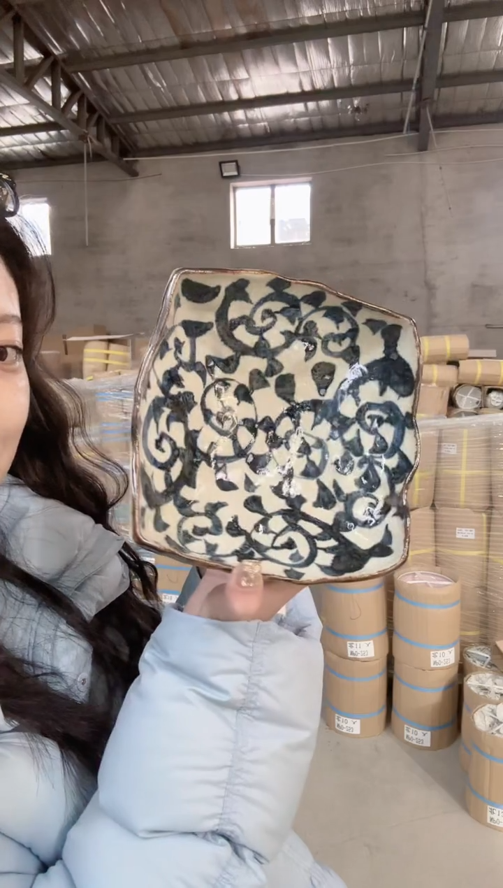 陶瓷手绘唐草变型四方钵