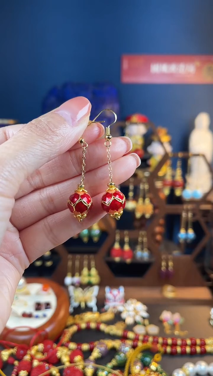 【闪购商品】玫红色莲花珐琅耳钩