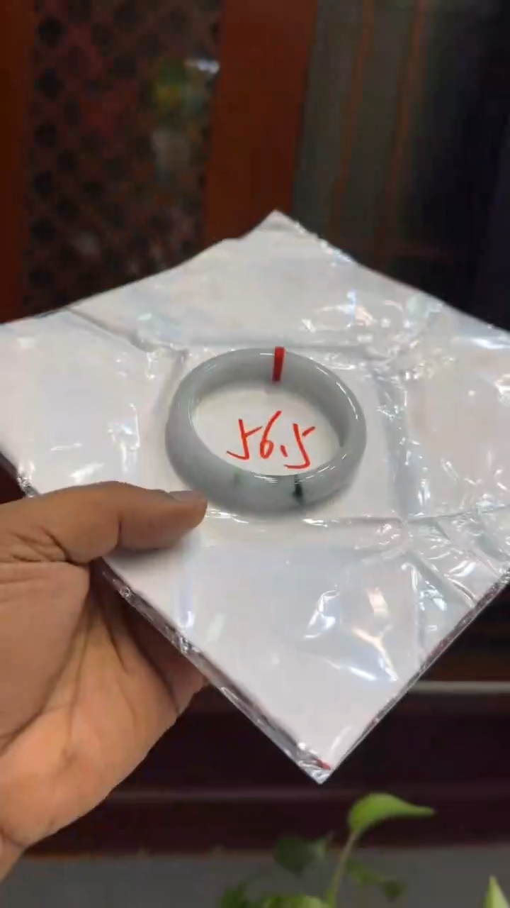 翡翠手镯未镶嵌手镯