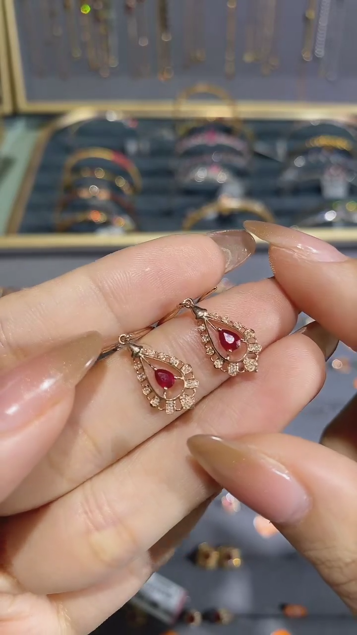 【闪购商品】红宝石耳饰18K金镶嵌耳钉