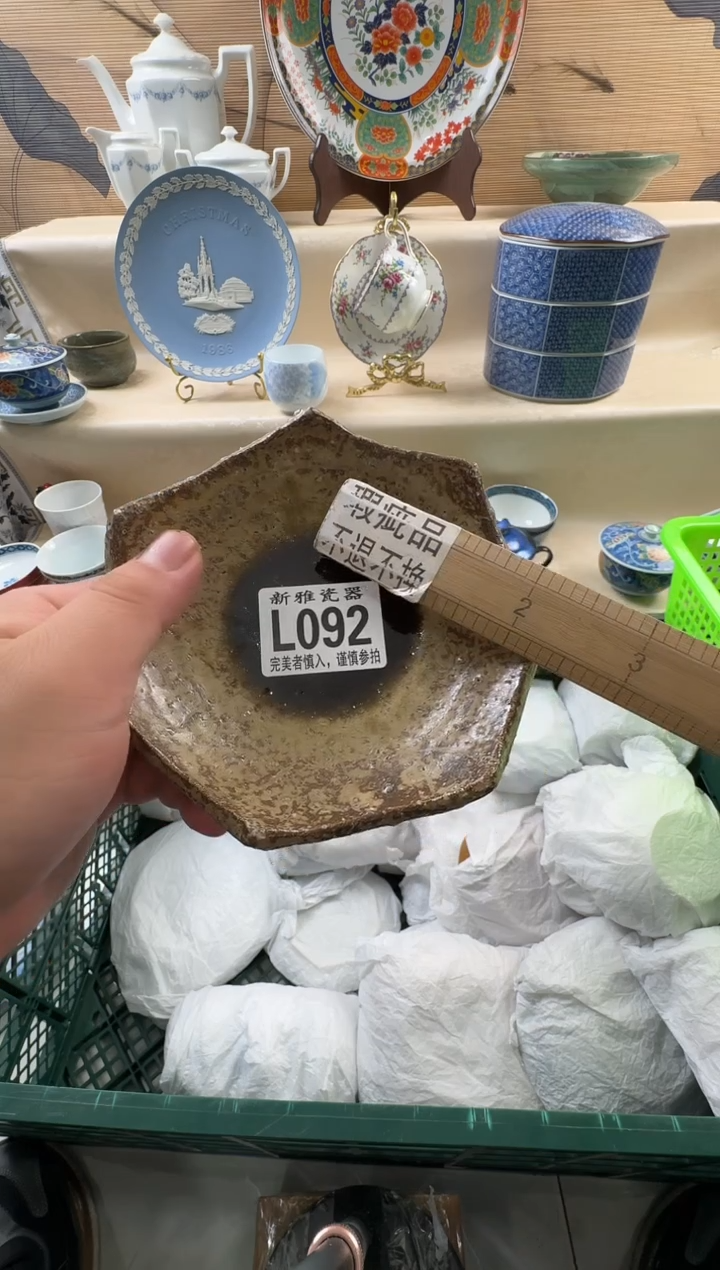 瓷片土***人           L092