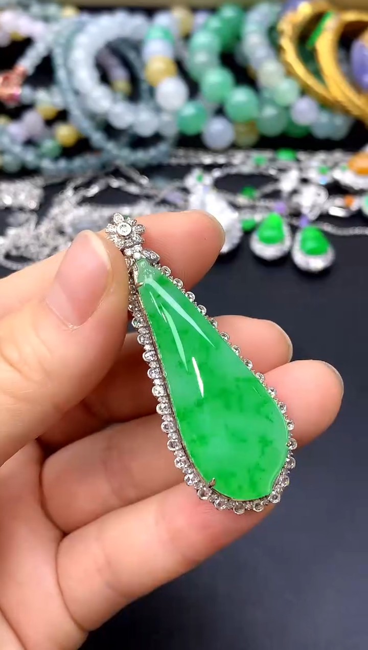 颈饰18K金镶嵌翡翠411-中国好珍宝