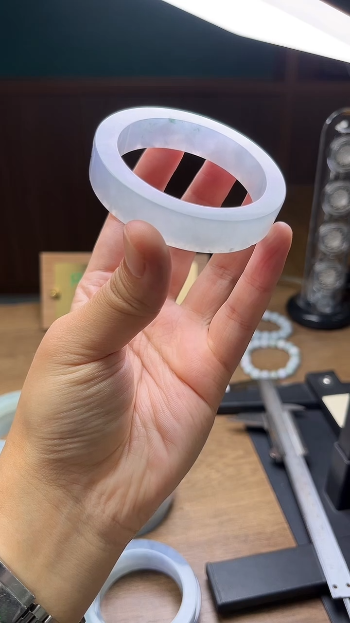 未镶嵌手镯定制翡翠红*定制